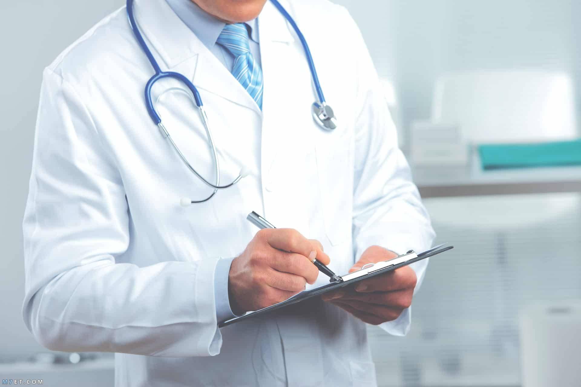 لماذا يرتدي الأطباء اللون الأبيض؟