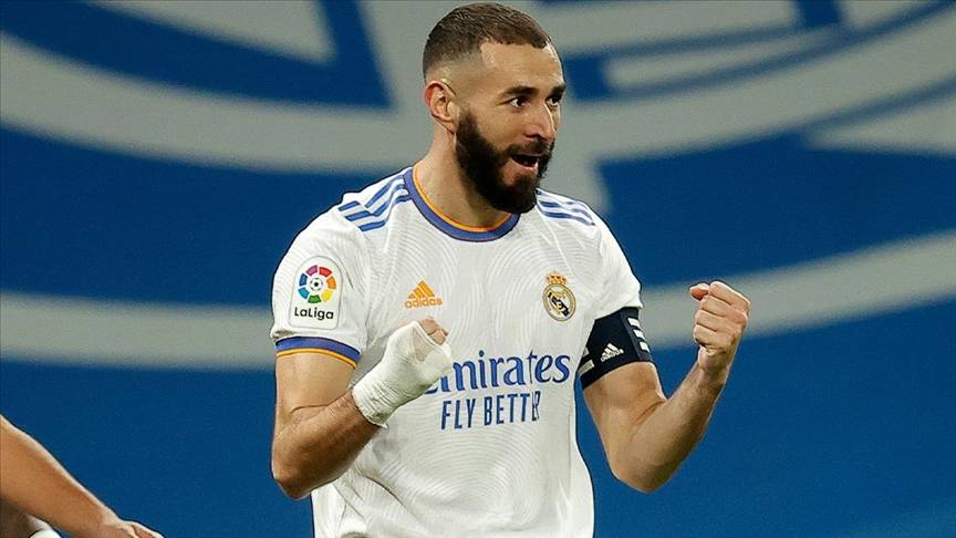بنزيما يعادل إنجاز رونالدو في دوري الأبطال