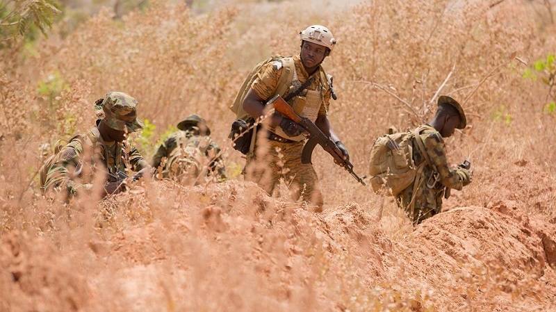 مقتل 12 جنديا وإصابة 21 بهجوم في بوركينا فاسو