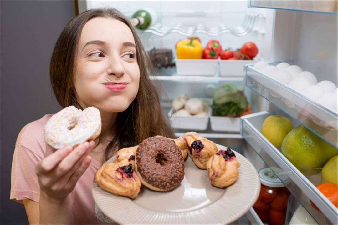 لهذا السبب نشعر بالرغبة في تناول السكريات بعد الصيام