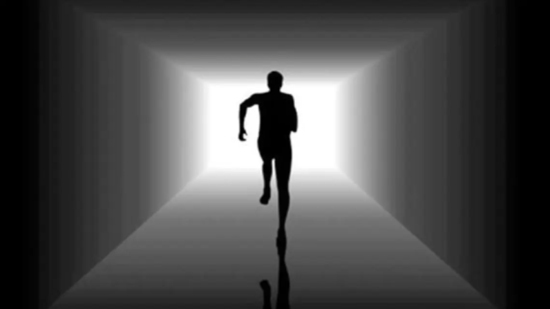 انظر جيداً.. هل ترى رجلاً يركض نحوك أم يهرب منك؟