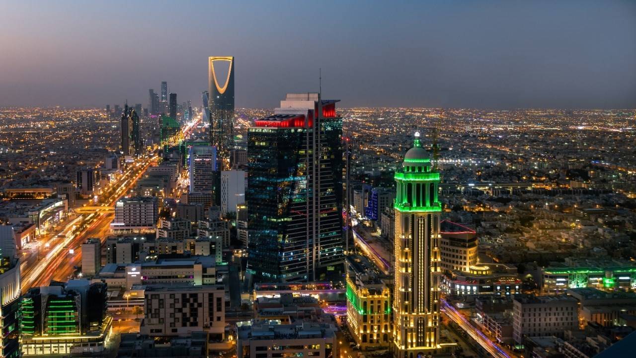 زيارة السفير السعودي..فتحت الخطوط بين ميقاتي والمملكة