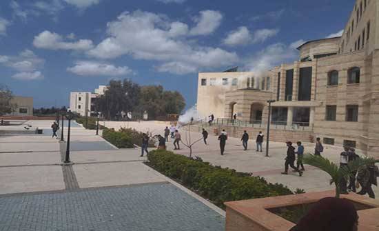إصابات إثر اقتحام قوات الإحتلال جامعة في طولكرم