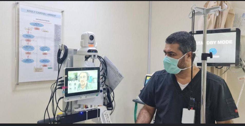 طبيب في الرياض ينقذ حياة معتمرة في مكة!