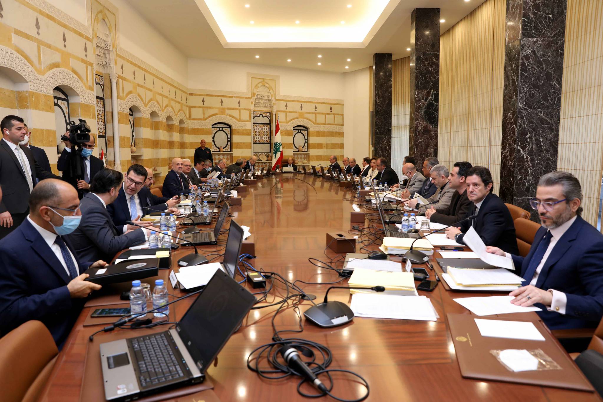 مجلس الوزراء أحال مشروع قانون الإستقراض الى مجلس النواب... وأكد أن الإنتخابات في موعدها
عون: زيارة البابا فرنسيس لها أهميّة وطنيّة وإنسانيّة... ولاتخاذ إجراءات سريعة لإقرار مواضيع مُهمّة
ميقاتي: بالتعاون يُمكن استعادة الثقة بالإقتصاد... ونحن على قناعة أننا نقوم بكلّ العمل المطلوب منّا
