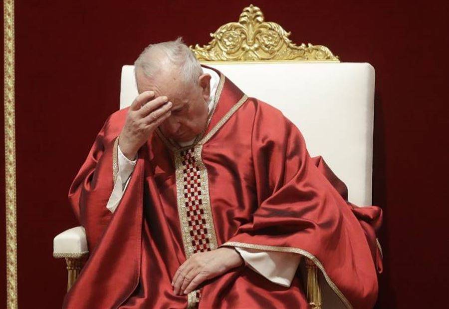 أوكرانيا غاضبة من الفاتيكان!... روسية سترفع الصليب في عيد الفصح