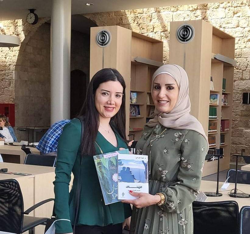 شهادات تقديرية للشاعرة نورا مرعي