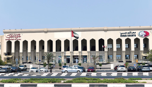 في دبي... ممرض يطلب 400 ألف درهم تعويضاً عن دهسه داخل المستشفى