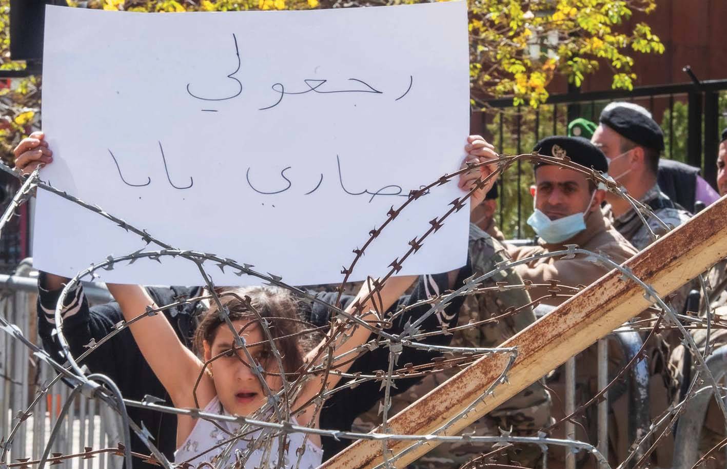 «أوكسجين» دولي وعربي لمنع الانهيار وتقرير اميركي يدين التدخل السياسي بالقضاء
الفرنسيون وضعوا حزب الله في أجواء اتصالاتهم مع السعوديين بشأن لبنان
عون مصر على «التعيينات» وبري وميقاتي يرفضان... والنتيجة شلل الدولة