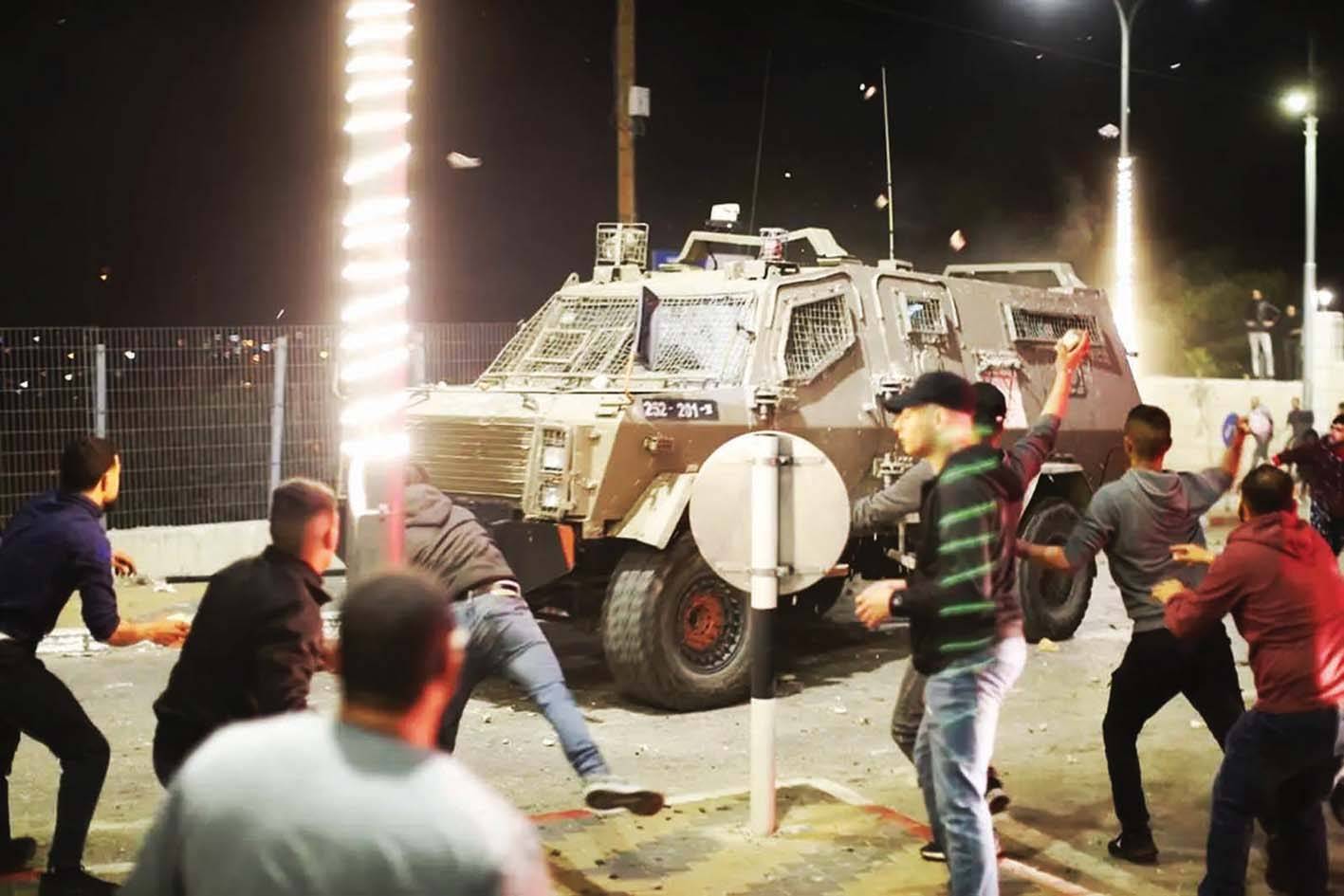 استشهاد فلسطينيين وإصابة واعتقال آخرين خلال اقتحام الاحتلال مناطق بالضفة
محمود عباس يدعو القيادة للاجتماع الأحد المُقبل لبحث العدوان الإسرائيلي