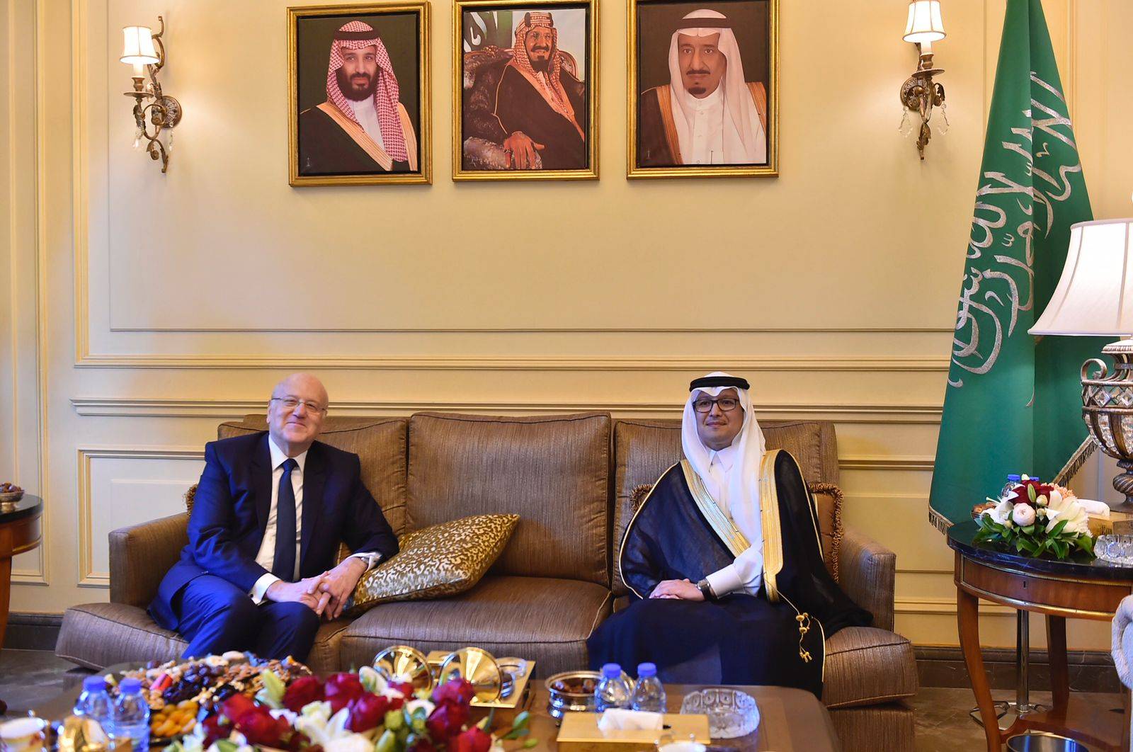 السعوديّة «تساير» الشارع السنّي «بالعمّة بهيّة»... وتفصل بين بري وحزب الله  
ميقاتي «قطفها»... ومشهديّة اليرزة: لا عداء لطائفة !