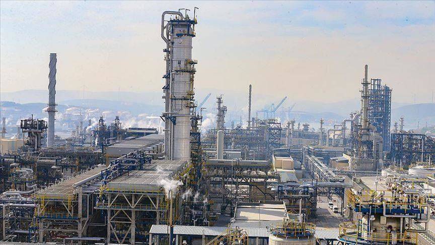 النفط يغلق مرتفعاً 6% بعد تحذير من 