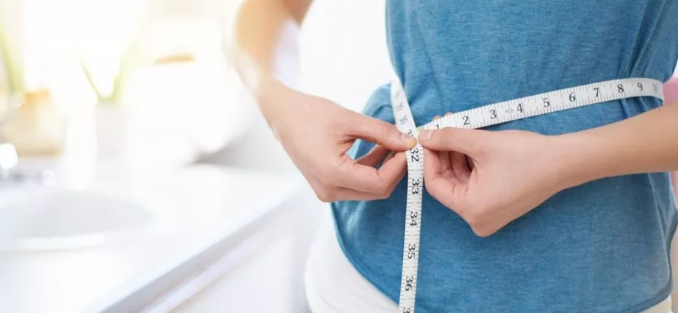 باستخدام متر ودون ميزان.. اعرف إن كنت تحتاج لفقدان الوزن