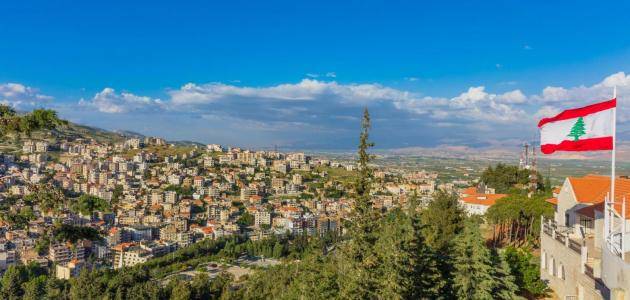 بالصورة- تمزيق صورة إنتخابية لمرشح عن المقعد الشيعي في هذه البلدة..