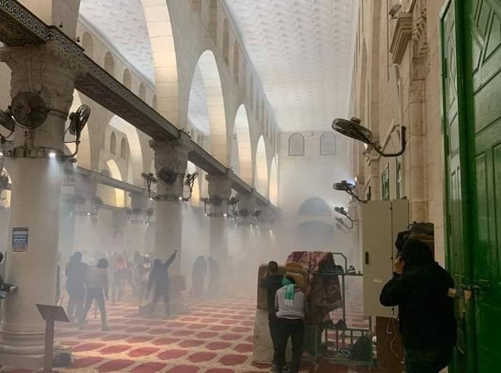 إعادة فتح أبواب المسجد الأقصى أمام المصلّين