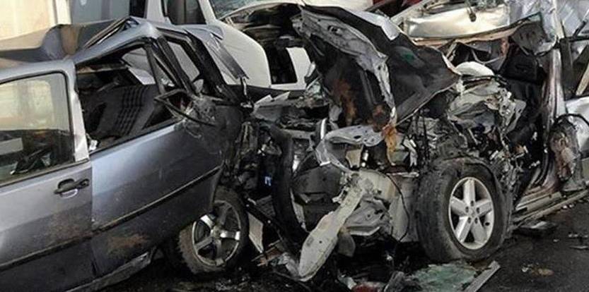 كارثة في العراق.. مقتل 11 شخصاً بينهم تسعة مدرسين بحادث سير مروع