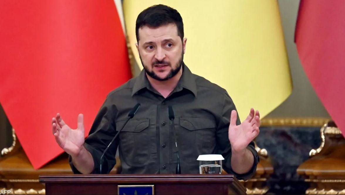 زيلينسكي يدعو ماكرون لأوكرانيا ليتأكد من 