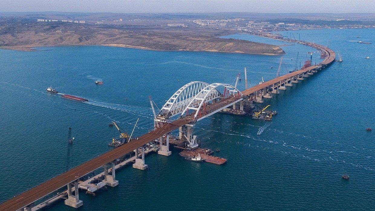 أوكرانيا تهدد بنسف جسر يربط بين روسيا والقرم