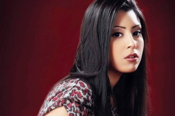 آيتن عامر تمازح الجمهور بصورة من كواليس "مكتوب عليا"