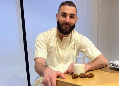 بنزيما لحظة الإفطار