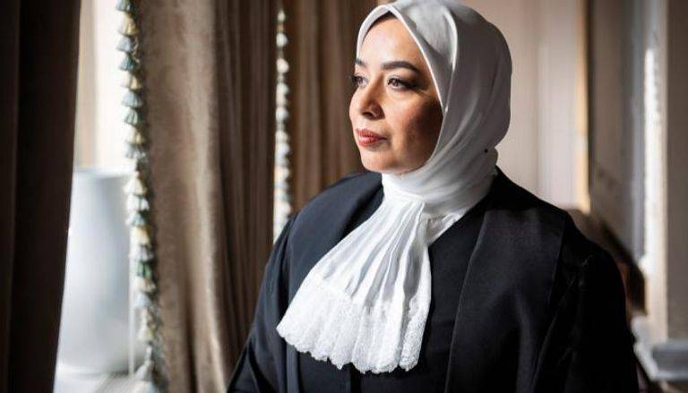 أول محامية محجبة تحصل على لقب مستشارة ملكة إنجلترا