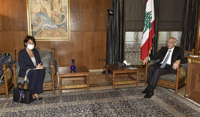 بري عرض التطوّرات مع سفراء