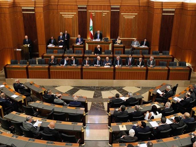 المخارج الداخلية مقفلة.. فأين يكمن باب الحل؟