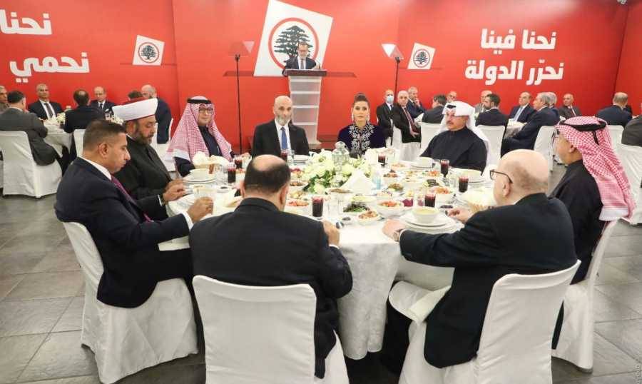 جعجع: لا نراهن على ملء فراغ على حساب أحد
... بل نواجه لنحفظ مكاناً ومكانة للجميع