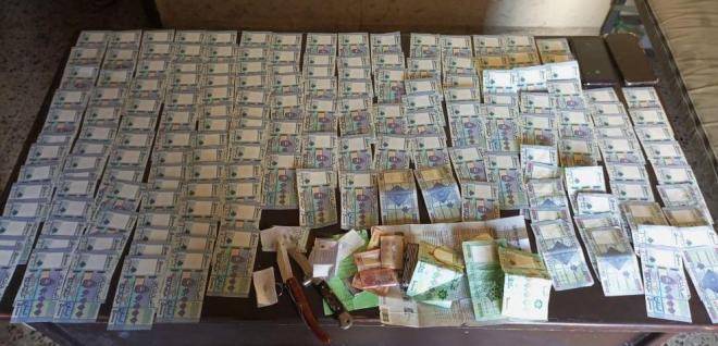 من مجهول الى معلوم.. القبض على مروّج عملة مزيّفة بقيمة 8،450،000 ليرة