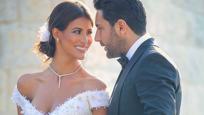 بالصورة- ابنة وسام بريدي مريضة وشقيقتها تعتني بها