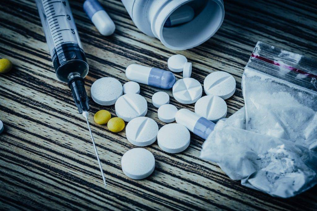 دهم منزل وضبط مخدرات في بعلبك