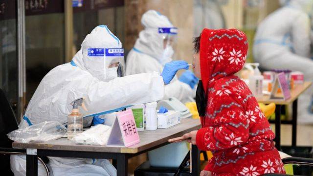 الصين تسجل 24411 إصابة جديدة بكورونا