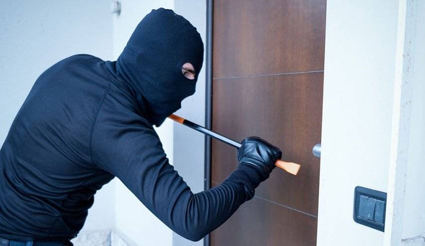 لصوص يسرقون شيئاً لا يخطر على بال !