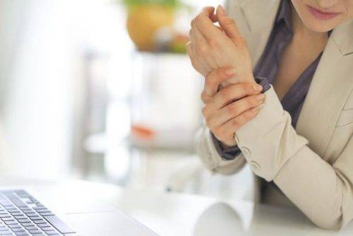 كيف تعرف أن الألم في الذراع الأيسر له صلة بالقلب ؟