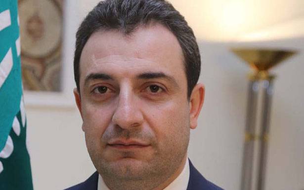 فرنجيّة تسلّم من «التقدمي» الوثيقة الإقتصاديّة

أبو فاعور: الحكومة عالقة في أتون الخلافات
