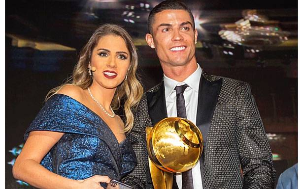 «في جعبتها» العديد من الحوارات مع أساطير
الإعلاميّة الرياضيّة اللبنانية نتالي مامو

تلفت الأنظار في حفل «جوائز غلوب سوكر»