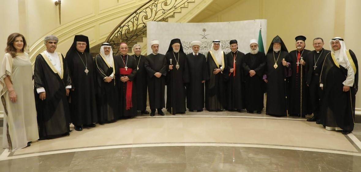 ازدواجية في المعايير السعودية.. وهذا ما أبلغه البخاري لرجال الدين اللبنانيين