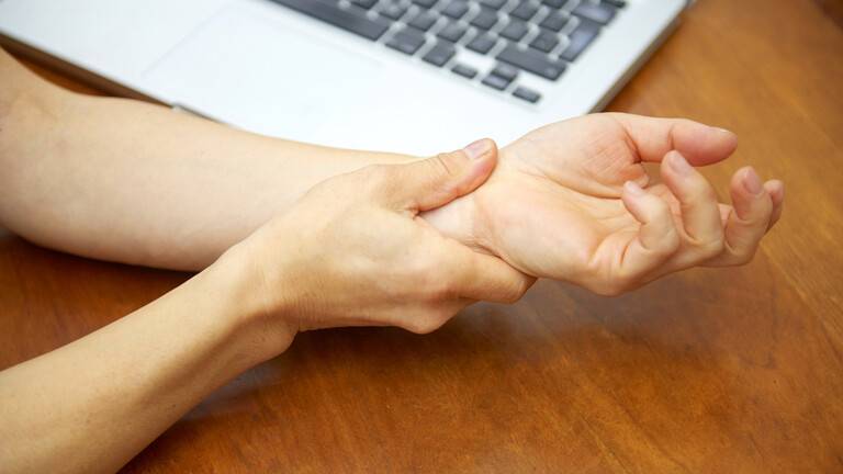 متى يكون خدر الأطراف علامة على الإصابة بالسرطان؟