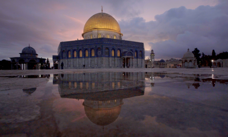 جرحى فلسطينيون في صدامات بحرم المسجد الأقصى