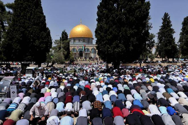 160 ألف شخص أدّوا صلاة الجمعة في المسجد الأقصى