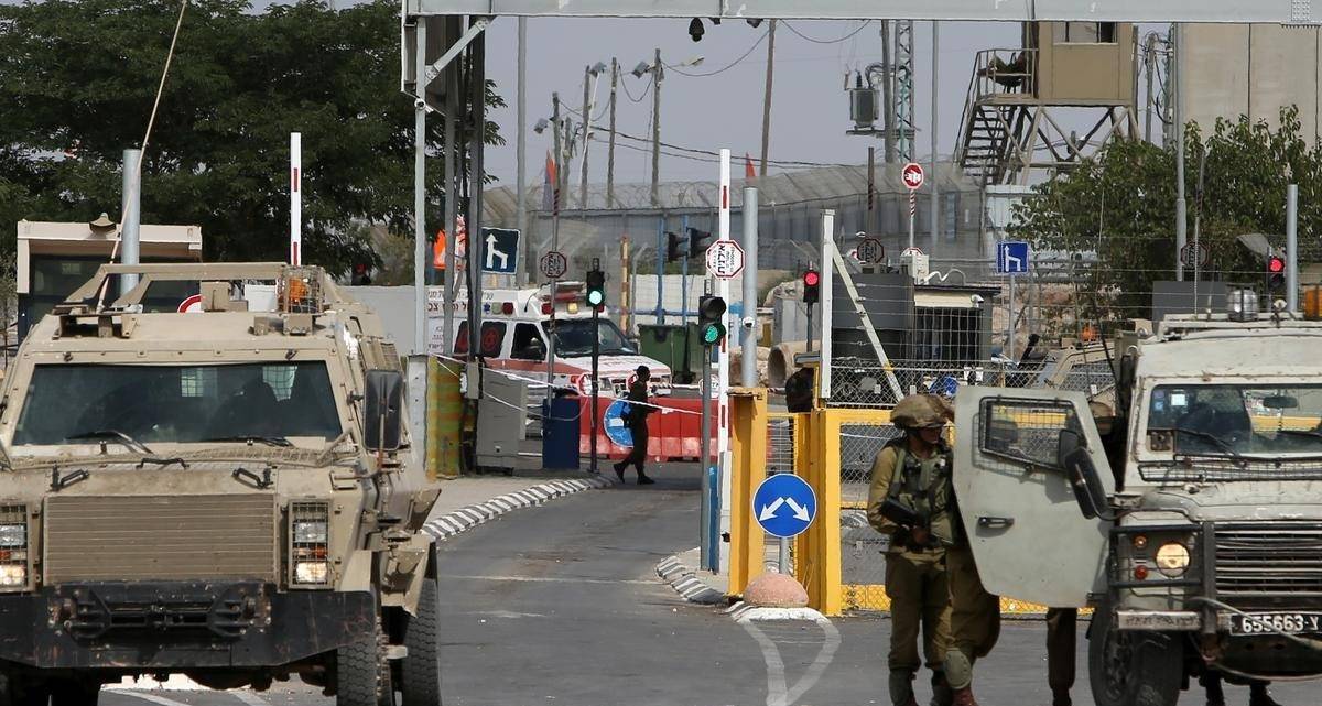 الاحتلال يفرض طوقاً أمنياً على الضفة ويغلق المعابر مع قطاع غزة
