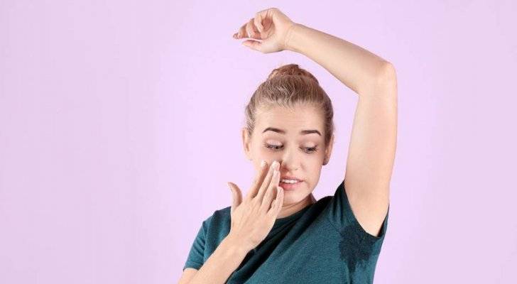 التعرق ممكن أن ينذرك بأمراض واضطرابات خطيرة تعرفوا إليها وإلى طرق التخلص منها
