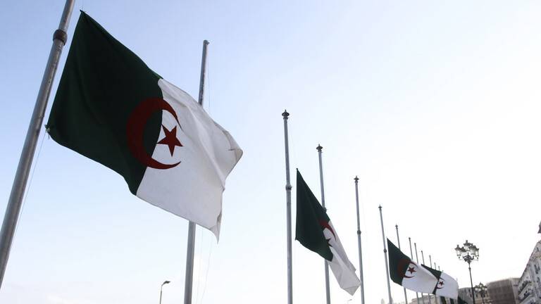 تقرير: عقود الغاز الجزائري تمنع تحويله إلى وجهة ثالثة