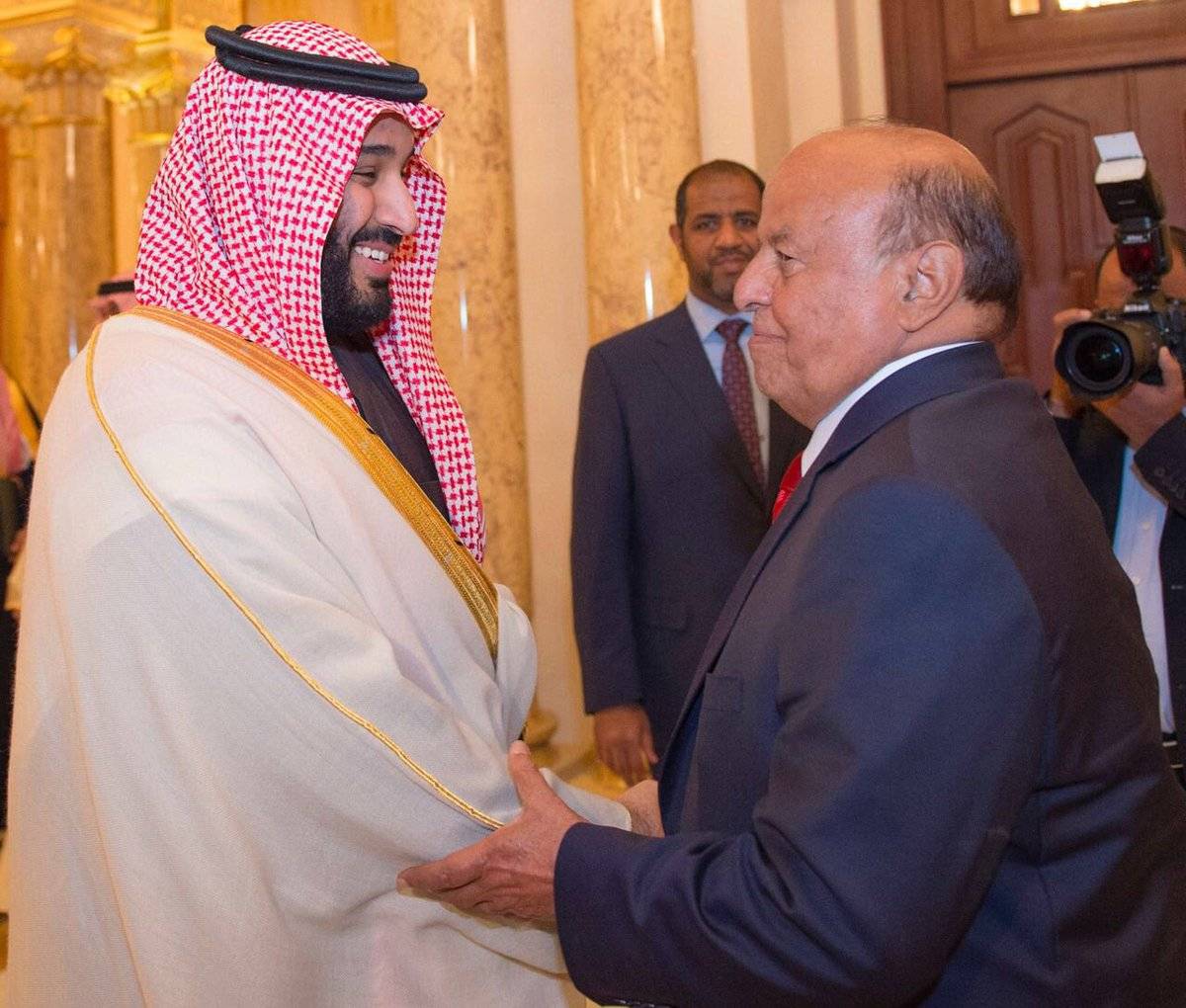 الكشف عن السّبب الذي أدّى الى تسريع عزل هادي وأغضب بن سلمان