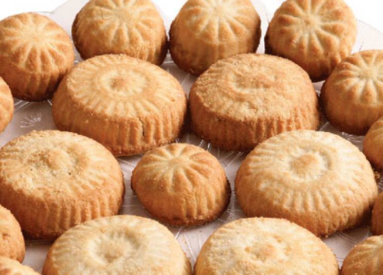 كم خطوة يجب أن تمشيها حتى تحرق حبة واحدة من معمول التمر أو الفستق أو الجوز؟