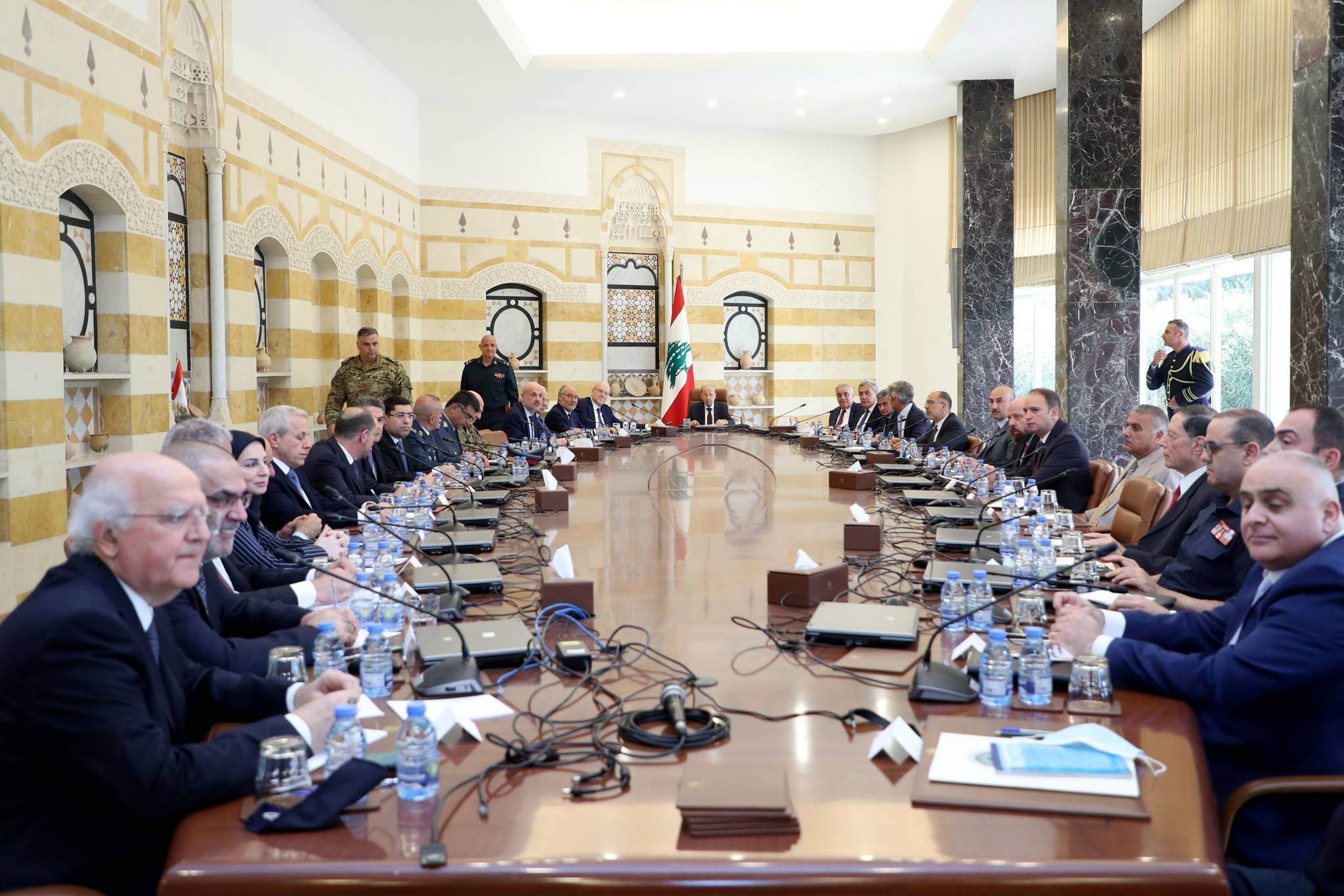 المجلس الأعلى للدفاع بحث في ترتيبات الإنتخابات وطالب بتنسيق الجهود
عون: للتنسيق الأمني والإداري - ميقاتي: للمحافظة على هيبة الدولة