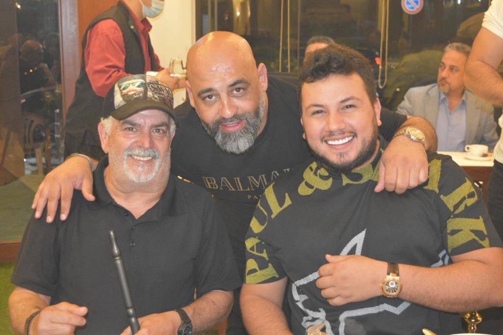 حشد من النجوم وأصحاب المطاعم والأصدقاء في إفطار مميز