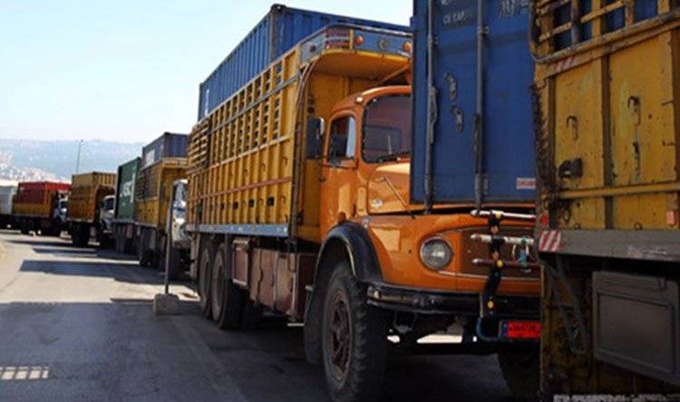 سائقو شاحنات النقل البري: لاستثنائنا من التسجيل المسبق للحصول على جواز سفر