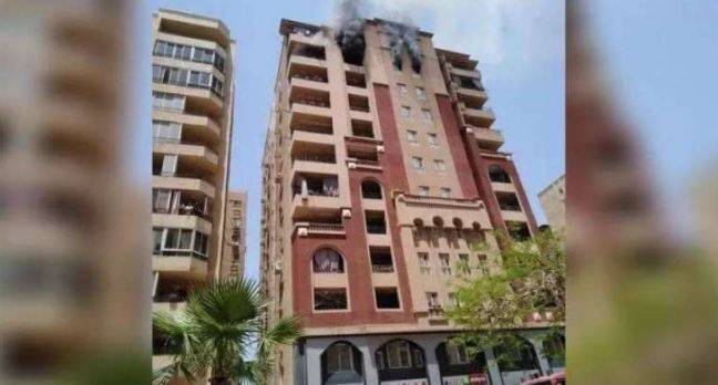 في القاهرة... احتضن ابنه وقفز من الطابق العاشر!