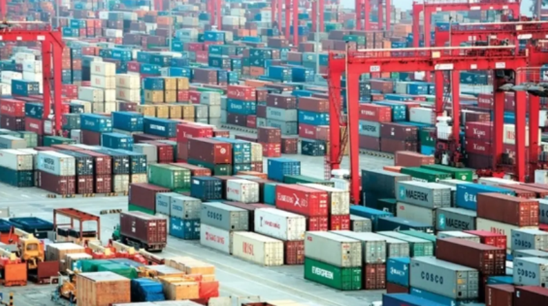 صادرات الصين تتجاوز التوقعات.. وترتفع 3.9% في نيسان